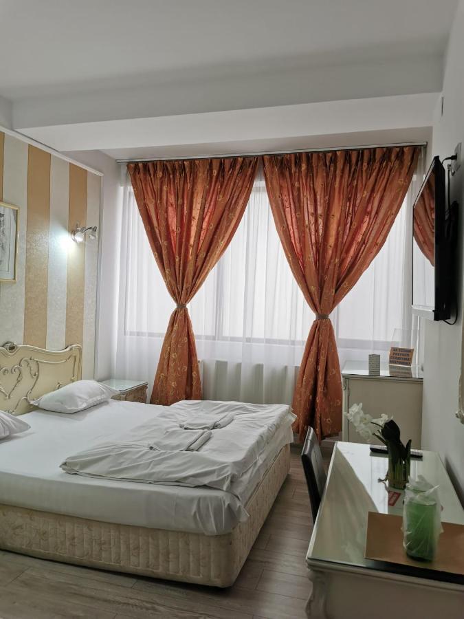 Hotel Nevis Fundeni à Bucarest Extérieur photo