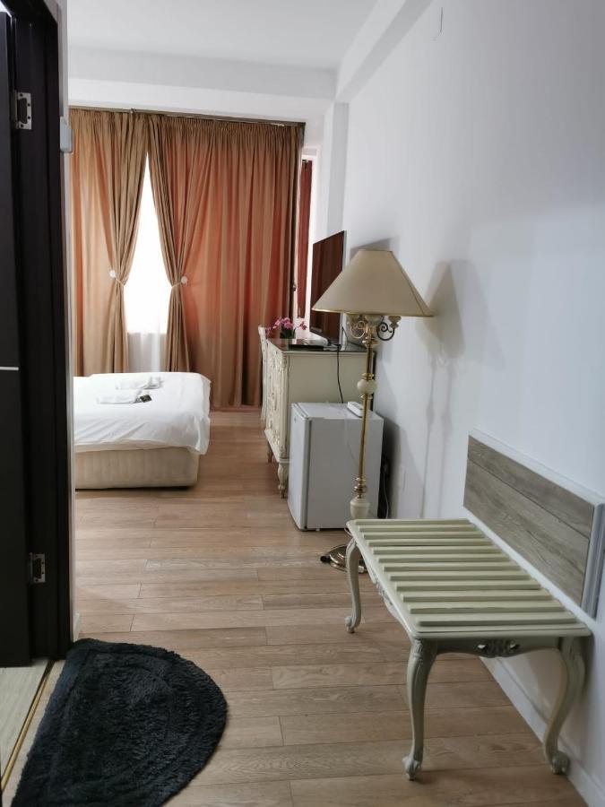 Hotel Nevis Fundeni à Bucarest Extérieur photo
