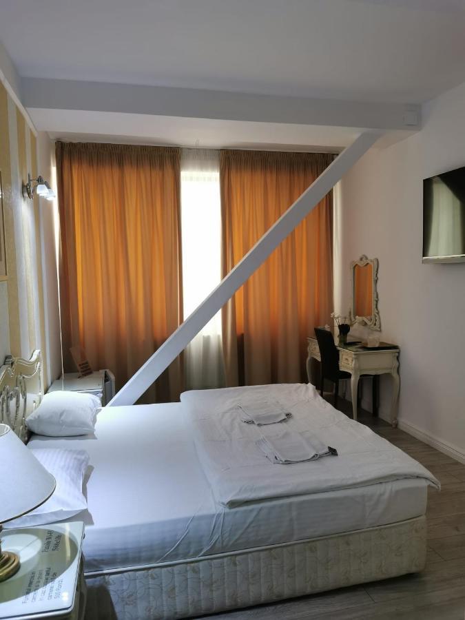 Hotel Nevis Fundeni à Bucarest Extérieur photo