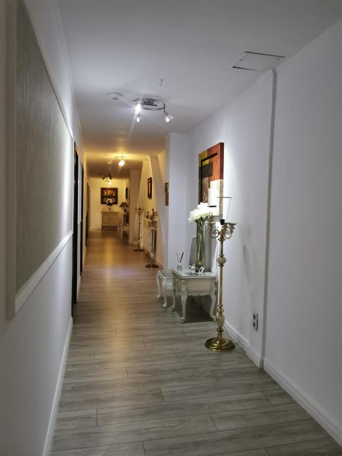 Hotel Nevis Fundeni à Bucarest Extérieur photo