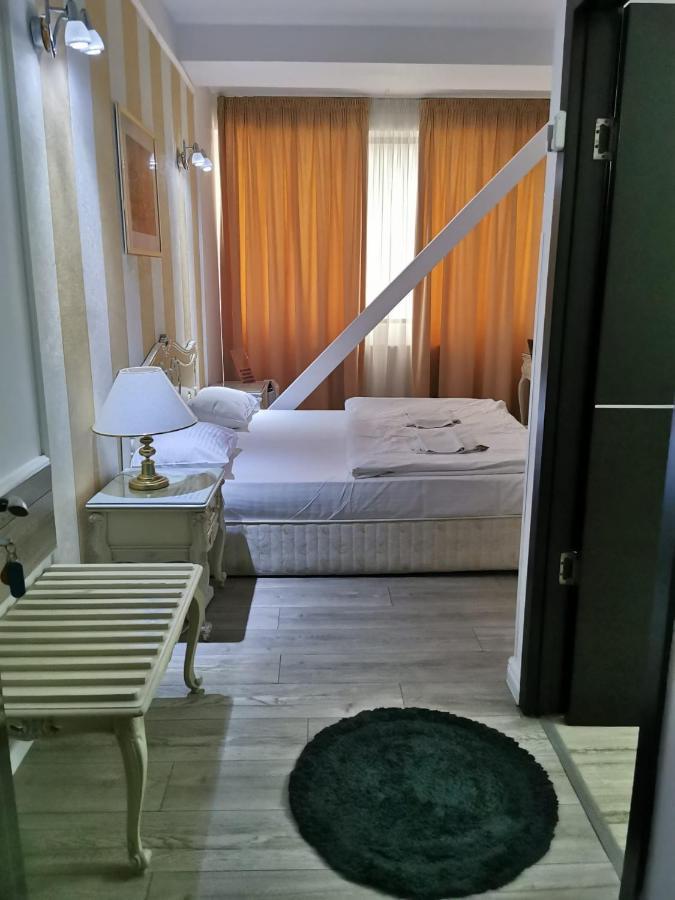 Hotel Nevis Fundeni à Bucarest Extérieur photo